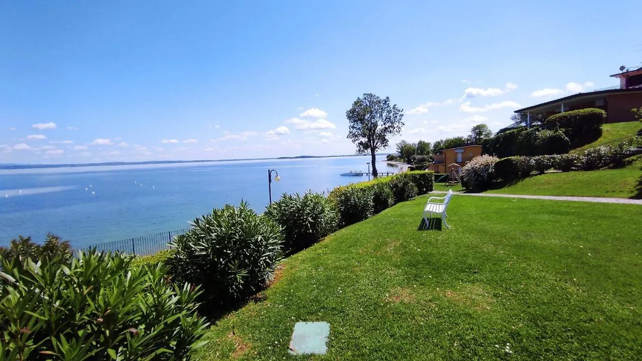 Apartment On The Beach Lake View Manerba del Garda
