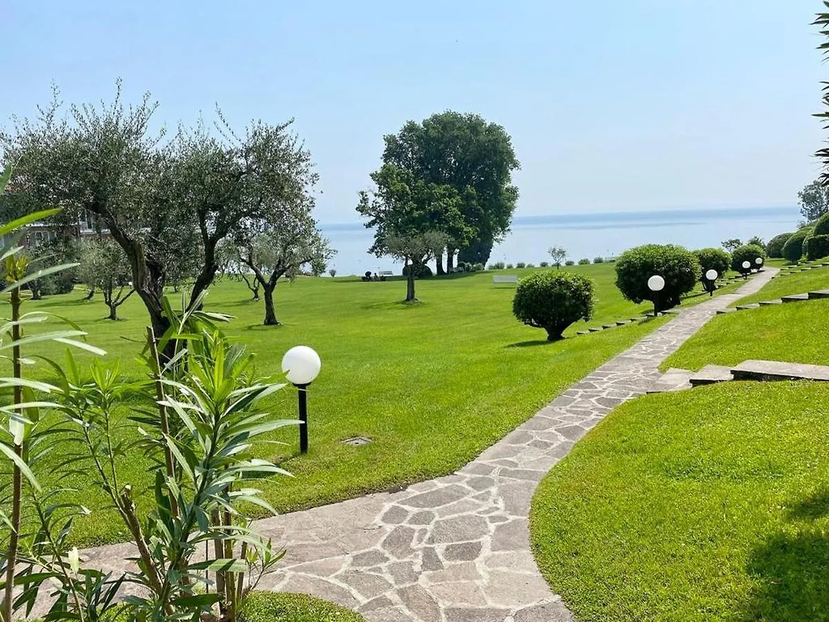 Apartment On The Beach Lake View Manerba del Garda